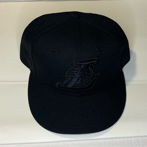 Los Angeles Lakers New Era Fitted Hat